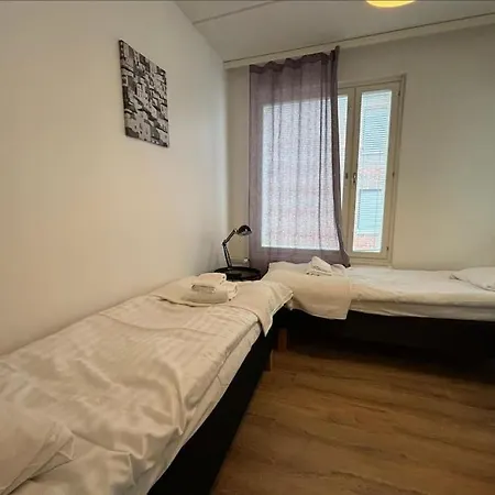 Kotimaailma Helsinki - Tilava Kolmio Tikkurilassa * Suutarila