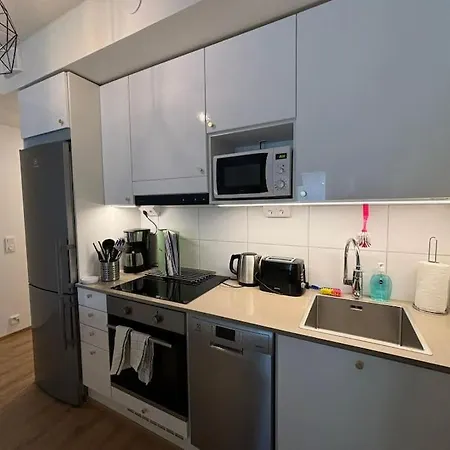 Kotimaailma Helsinki - Tilava Kolmio Tikkurilassa * Suutarila