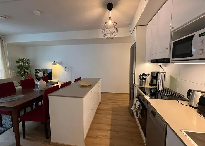 Kotimaailma Helsinki - Tilava Kolmio Tikkurilassa Suutarila