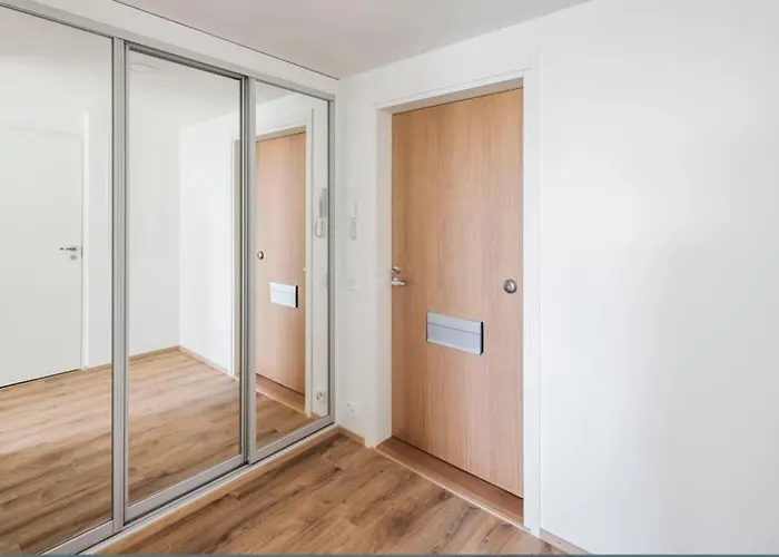 Kotimaailma Helsinki - Tilava Kolmio Tikkurilassa شقة